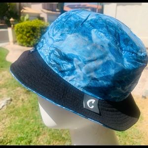 Chuck bucket hat black and blue Colour